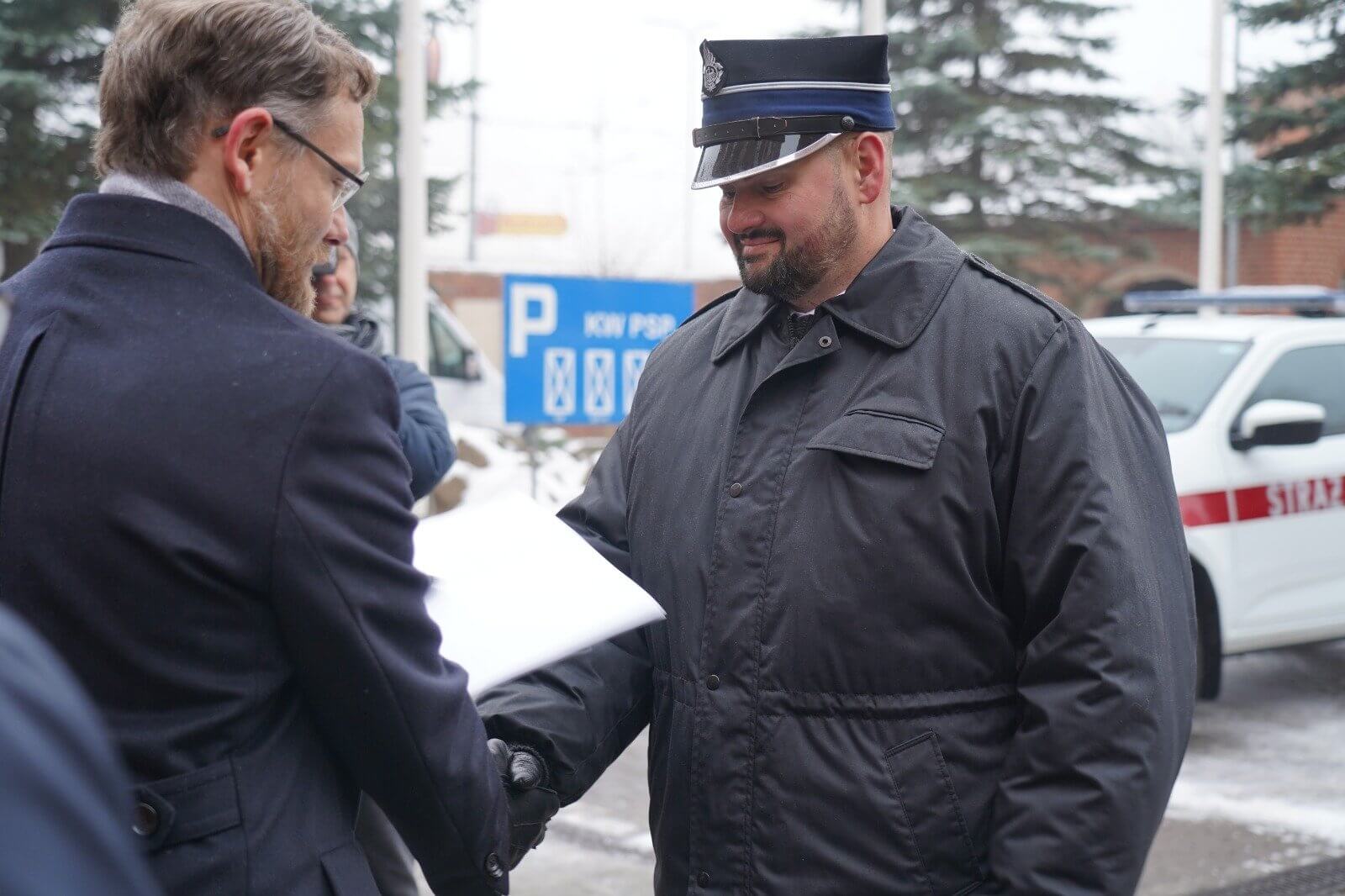Strażacy OSP Trzebież odebrali umowę o dofinansowanie za zwycięstwo w akcji #SzczepimysięzOSP