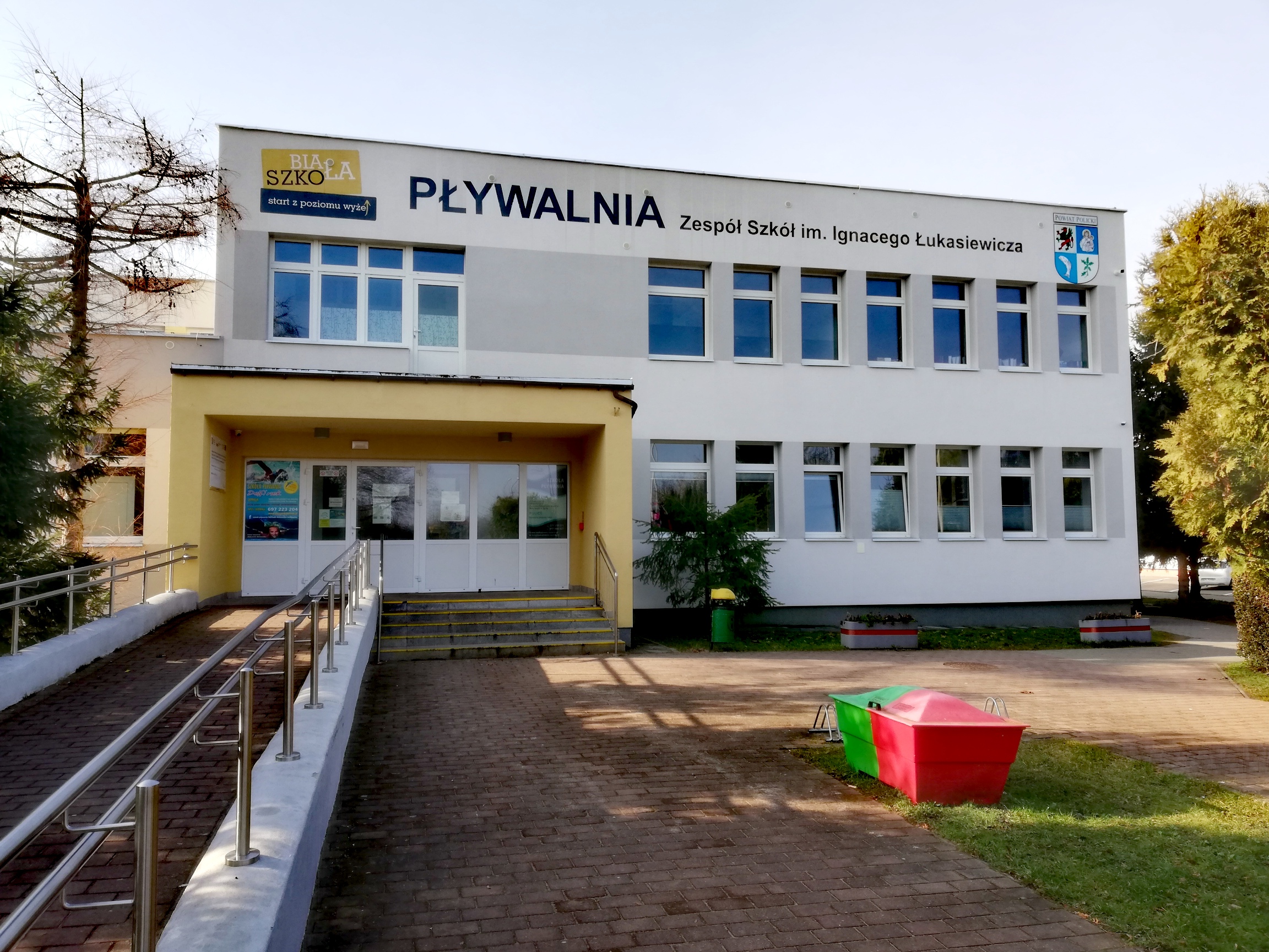 Bezpłatne wejścia dla dzieci i młodzieży do pływalni Zespołu Szkół im. I. Łukasiewicza w Policach