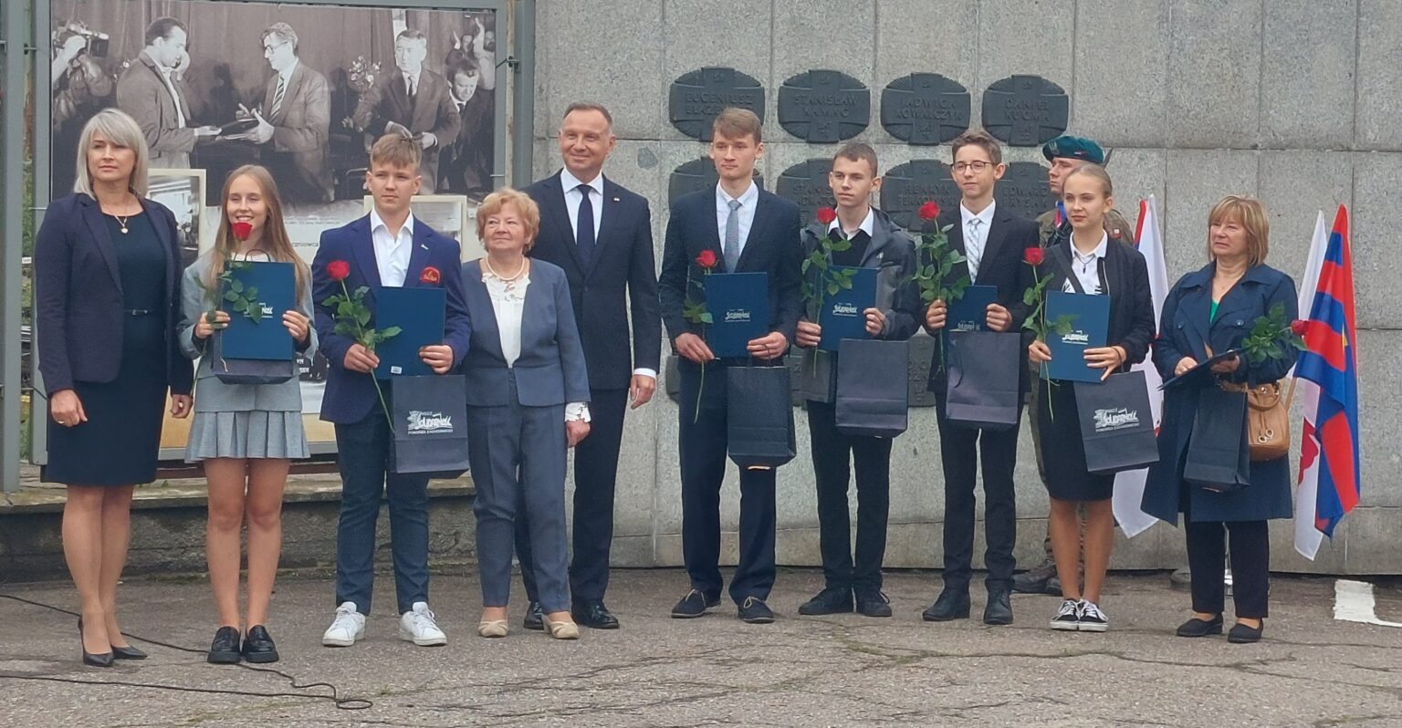 Michalina Tomczak - uczennica Zespołu Szkół im. I. Łukasiewicza w Policach ze stypendium im. Longina Komołowskiego