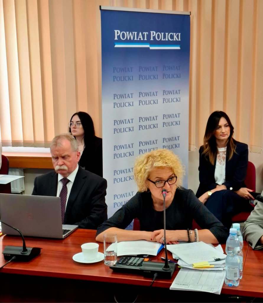 Zakończyła się XIII sesja Rady Powiatu w Policach