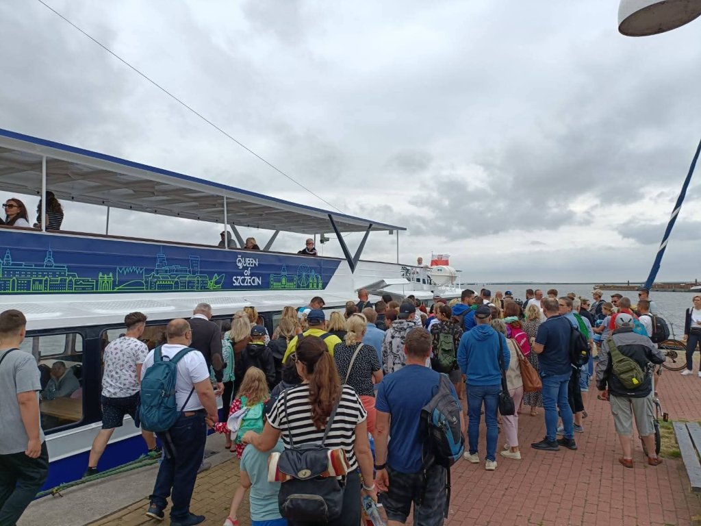 Samorządowy tramwaj wodny już pływa! Około tysiąc pasażerów na pokładzie "Queen of Szczecin" w weekend