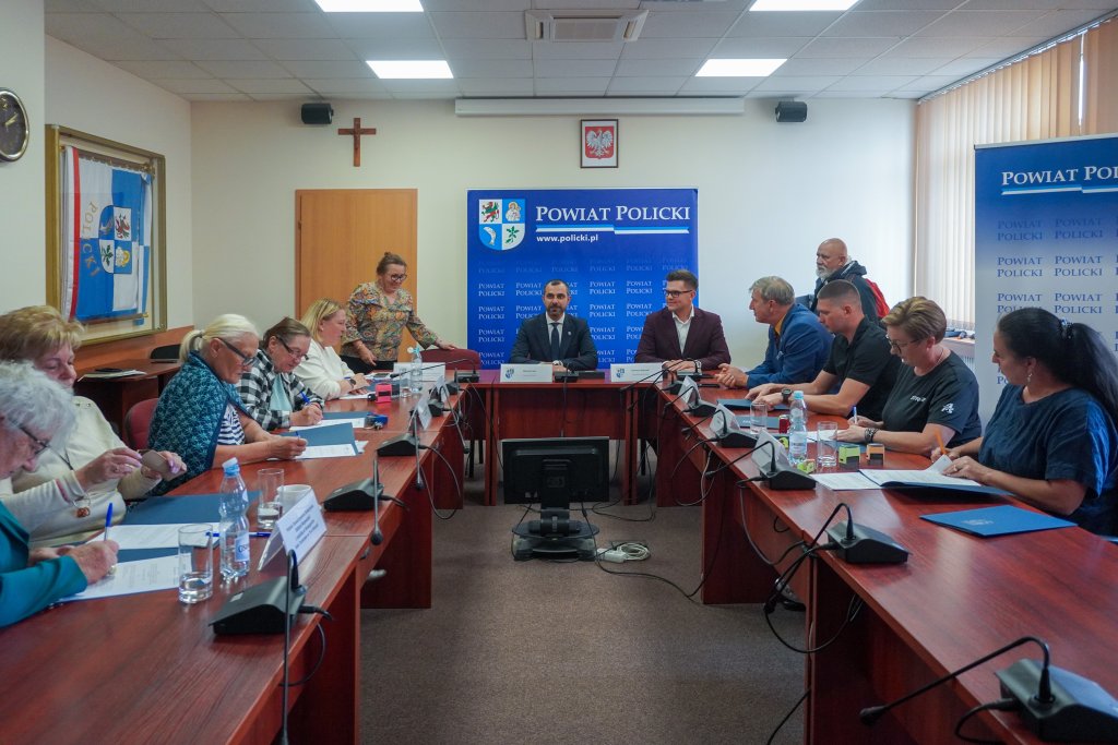 Kolejne inicjatywy dołączają do programu „Kompas na Powiat Policki”