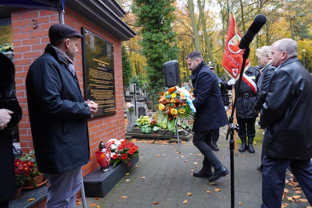 Uroczyste odsłonięcie pamiątkowej tablicy ku czci śp. Stanisława Szymaszka