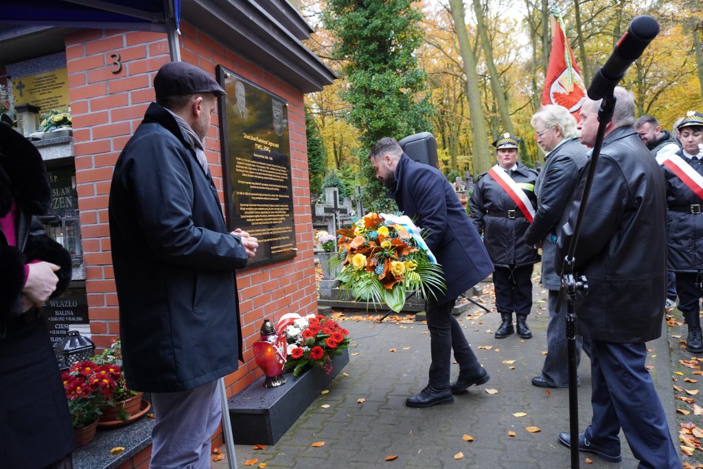 Uroczyste odsłonięcie pamiątkowej tablicy ku czci śp. Stanisława Szymaszka