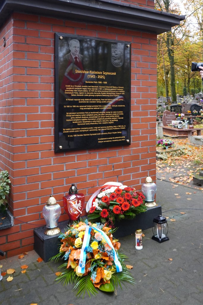 Uroczyste odsłonięcie pamiątkowej tablicy ku czci śp. Stanisława Szymaszka