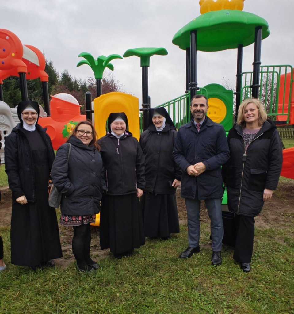 Nowy plac zabaw dla podopiecznych Domu dla Matek z Małoletnimi Dziećmi i Kobiet w Ciąży w Karwowie