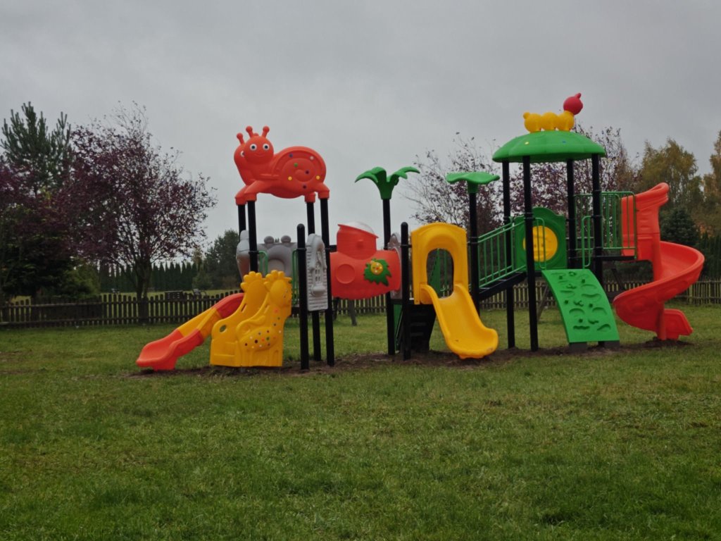 Nowy plac zabaw dla podopiecznych Domu dla Matek z Małoletnimi Dziećmi i Kobiet w Ciąży w Karwowie