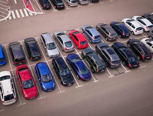 Wezwanie do zapłaty za prywatny płatny parking? Opłata dodatkowa, „mandat” – czy to legalne?