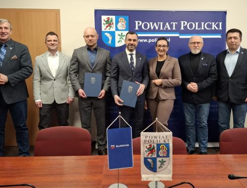 samorzadowcy na sali sesyjnej