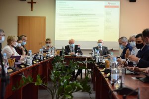 Radni Rady Powiatu w Policach podczas XXXI sesji Rady Powiatu w Policach