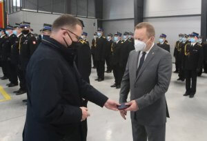 Starosta Policki Andrzej Bednarek odbiera brązową odznakę