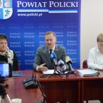 Zarząd Powiatu w Policach podczas konferencji prasowej