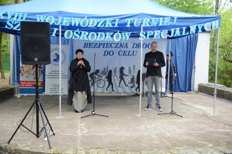 Członek Zarządu Powiatu w Policach Beata Chmielewska podczas otwarcia Wojewódzkiego Turnieju Bezpieczeństwa Ruchu Drogowego