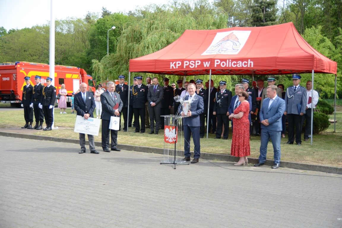 Przedstawiciele samorządów powiatowego i gminnych podczas Powiatowych Obchodów Dnia Strażaka