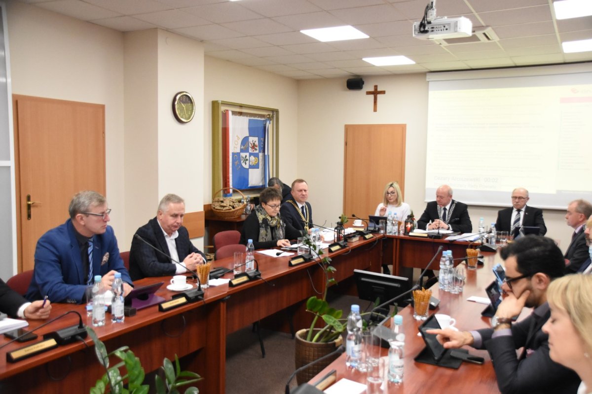 Obrady sesji Rady Powiatu w Policach