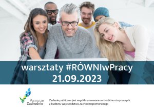 Gruba mieszana kobiety i mężczyźni patrząc w ekran monitora zainteresowani warsztatami.