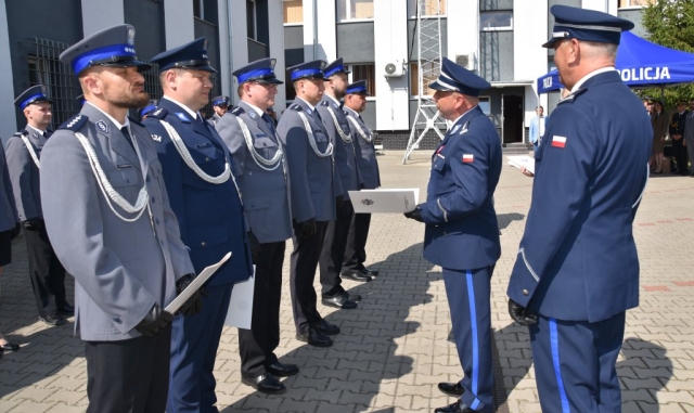 Uroczyste przekazanie awansów policjantom.