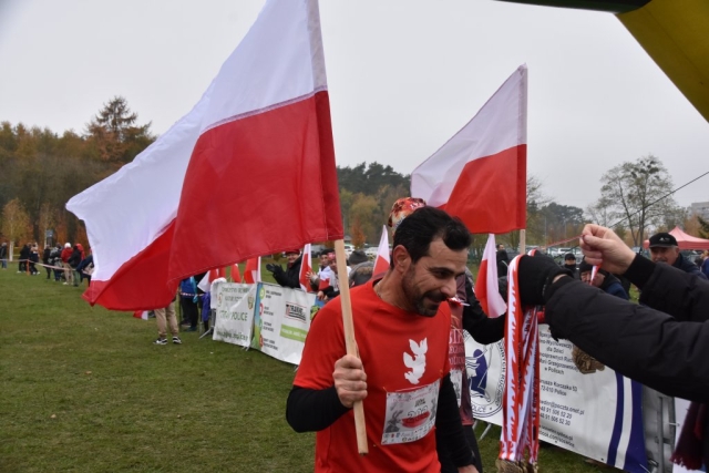 Starosta Policki kończy bieg i otrzymuje medal