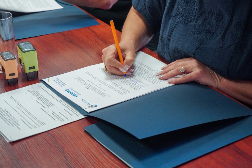 Podpisanie umów - Kompas na Powiat Policki