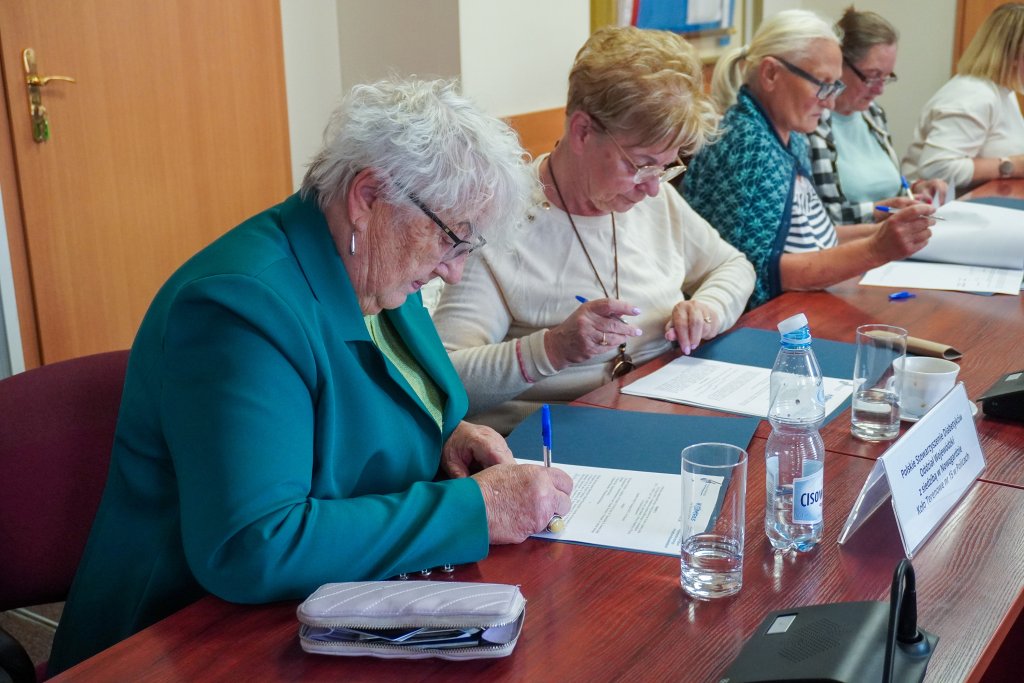 Podpisanie umów - Kompas na Powiat Policki