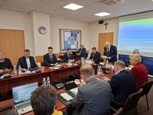 sesja rady powiatu w policach